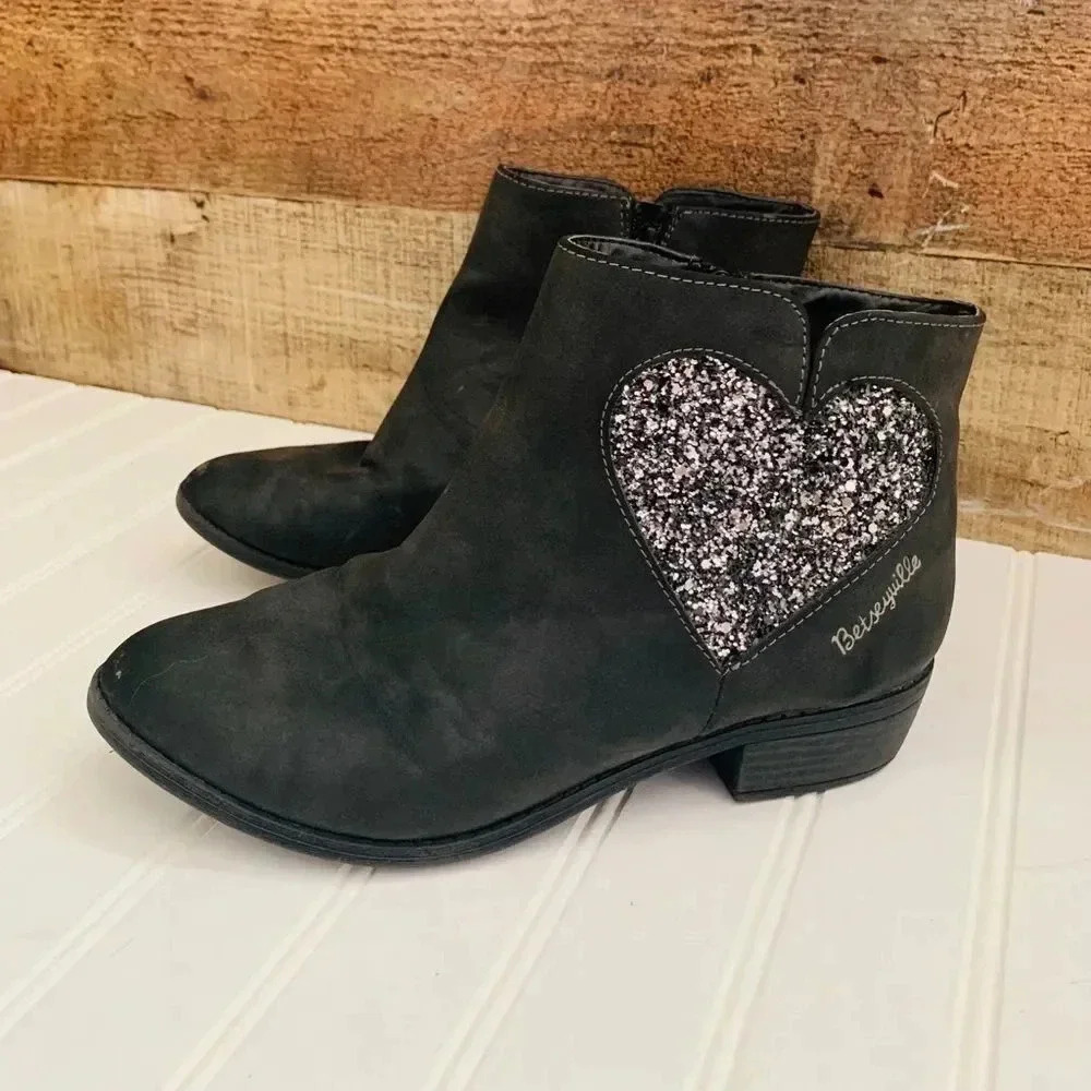 Betseyville glitter heart booties